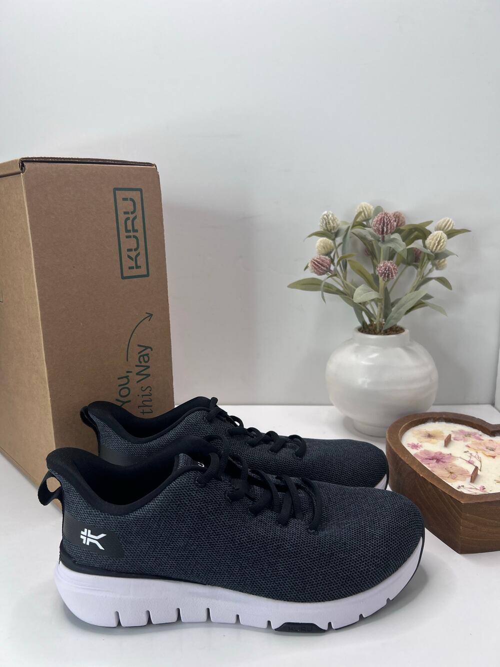 Kuru Flex Via Minimalist Comfort Sneaker Jet Black/Bright White Women 8.5W NWB